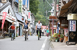 四万温泉街を満喫しよう