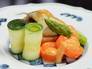 トマトのオリーブソテー、夏野菜添え、四万温泉の料理