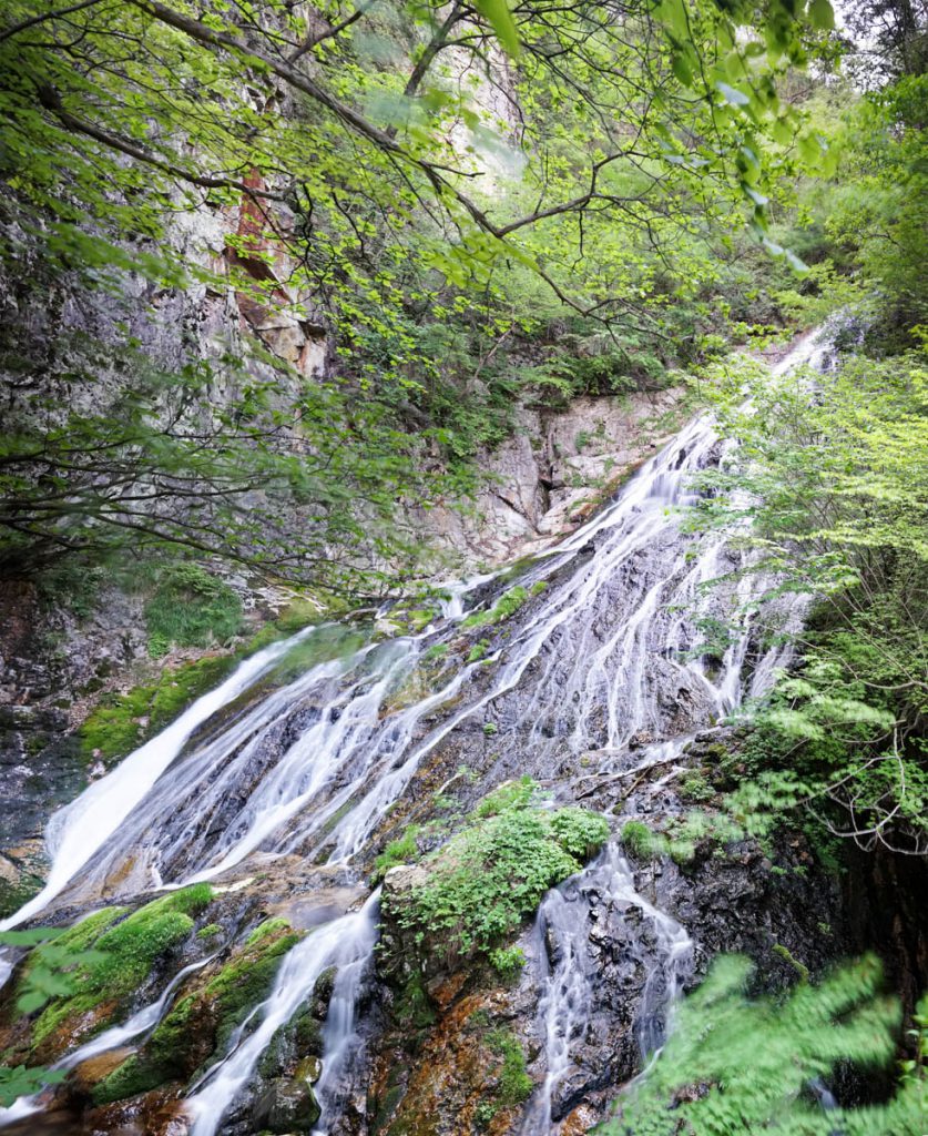 四万温泉の小倉の滝