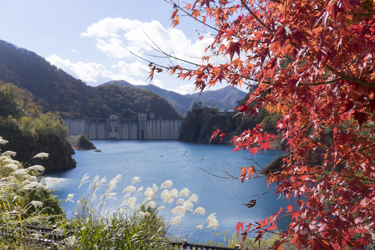 四万温泉の紅葉 四万温泉は街全体が紅葉の名所