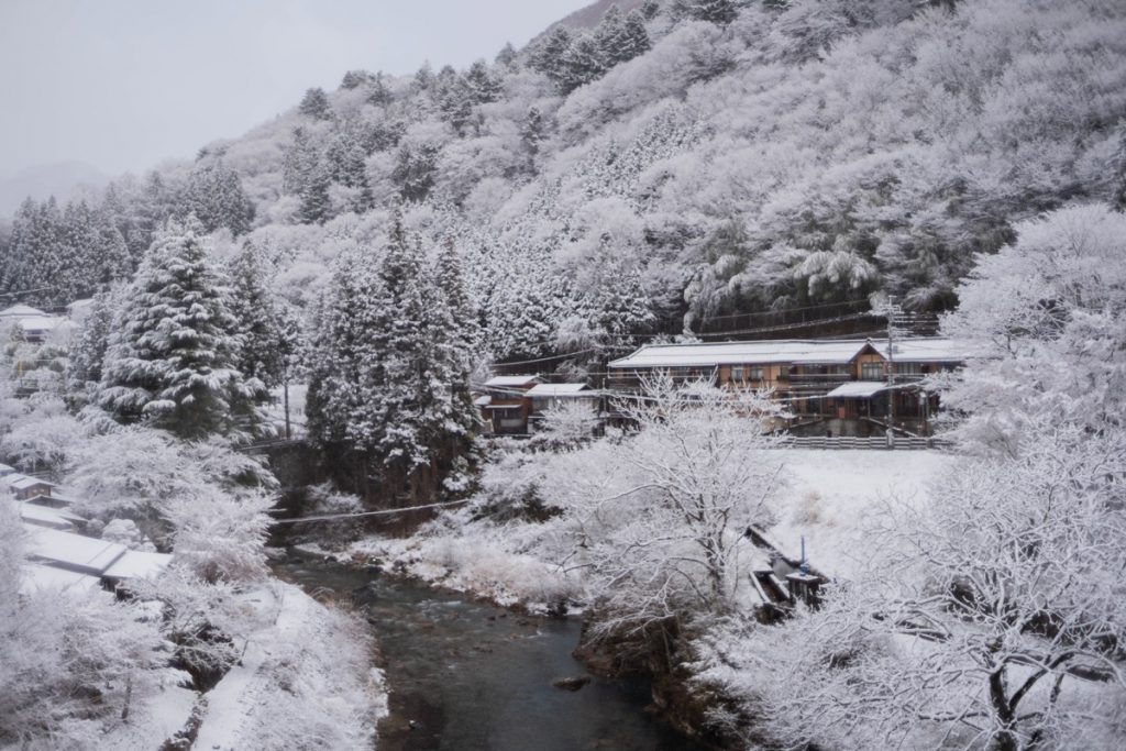 四万大橋から柏屋旅館