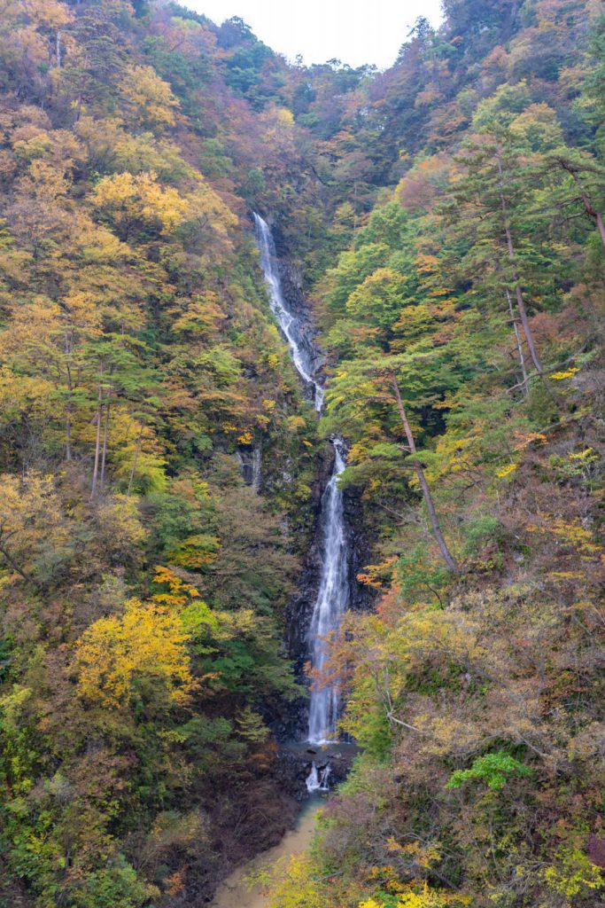 川原湯の不動の滝