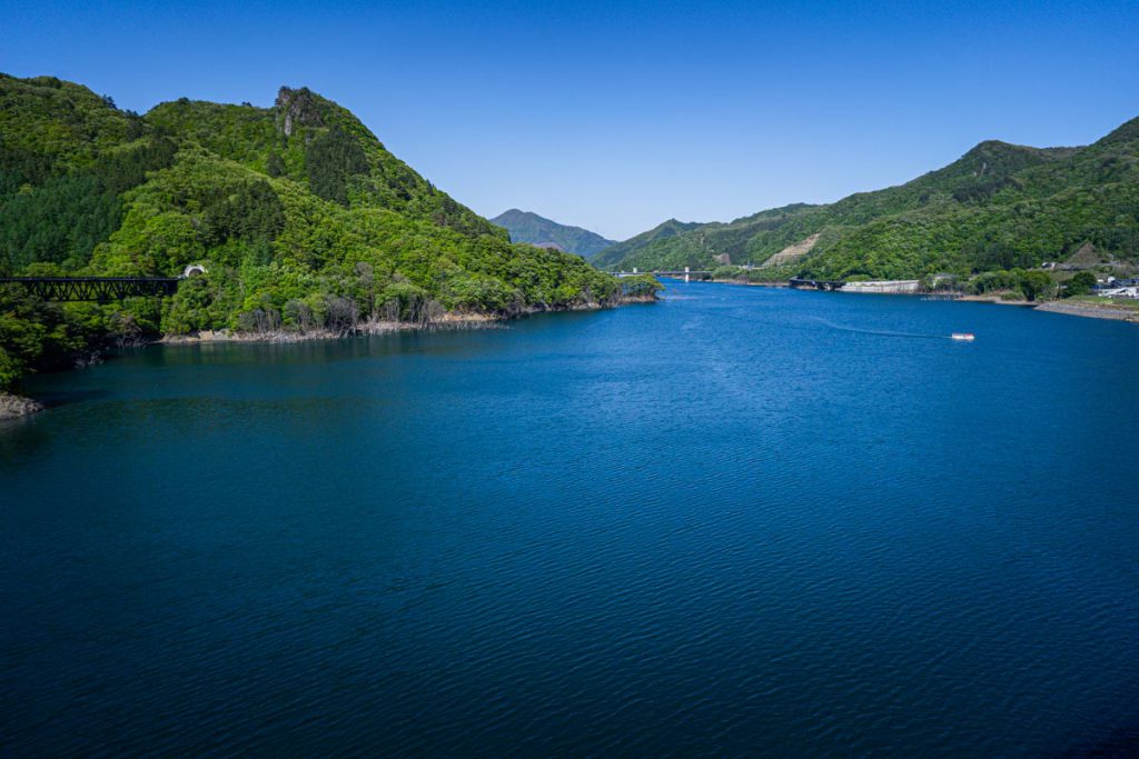 新緑のやんばあがつま湖