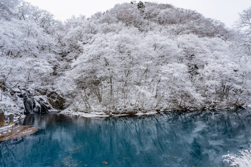 雪景色、桃太郎の滝