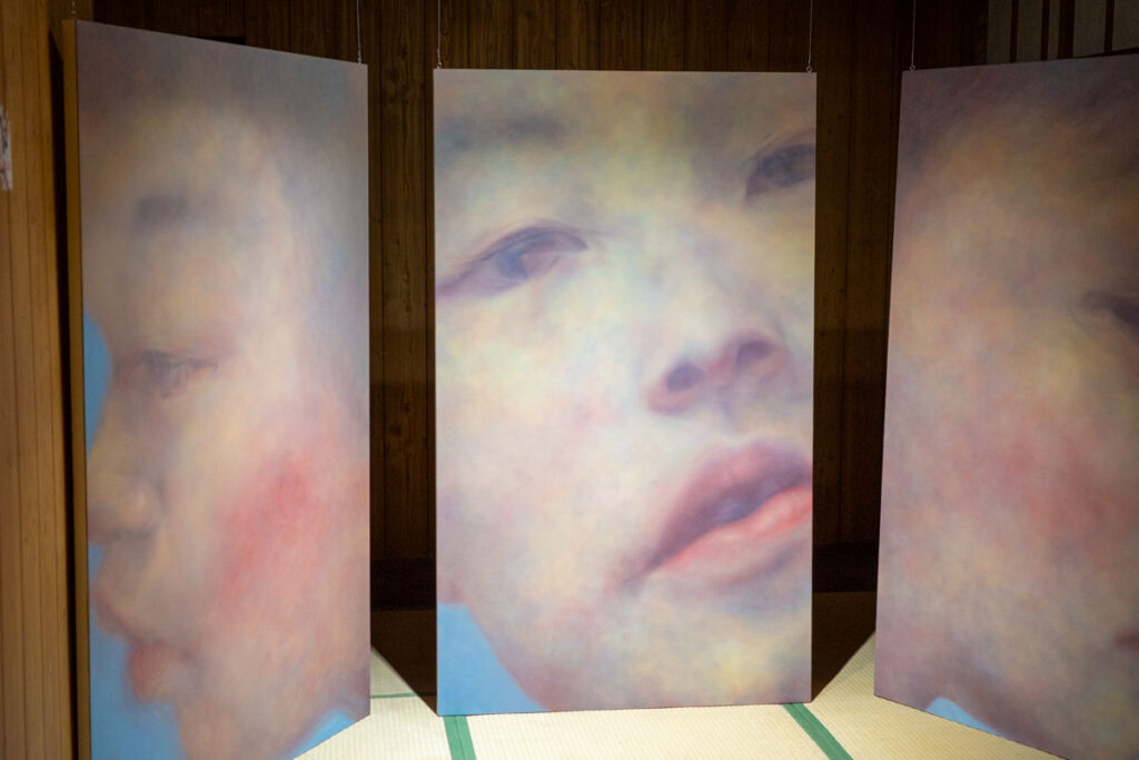 中之条ビエンナーレ2025、四万温泉エリア、まるたか商店の佐藤令奈さんの作品