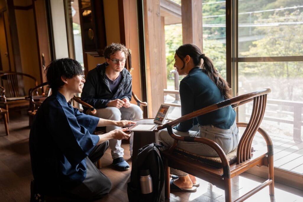 四万温泉柏屋旅館笑顔のスタッフ